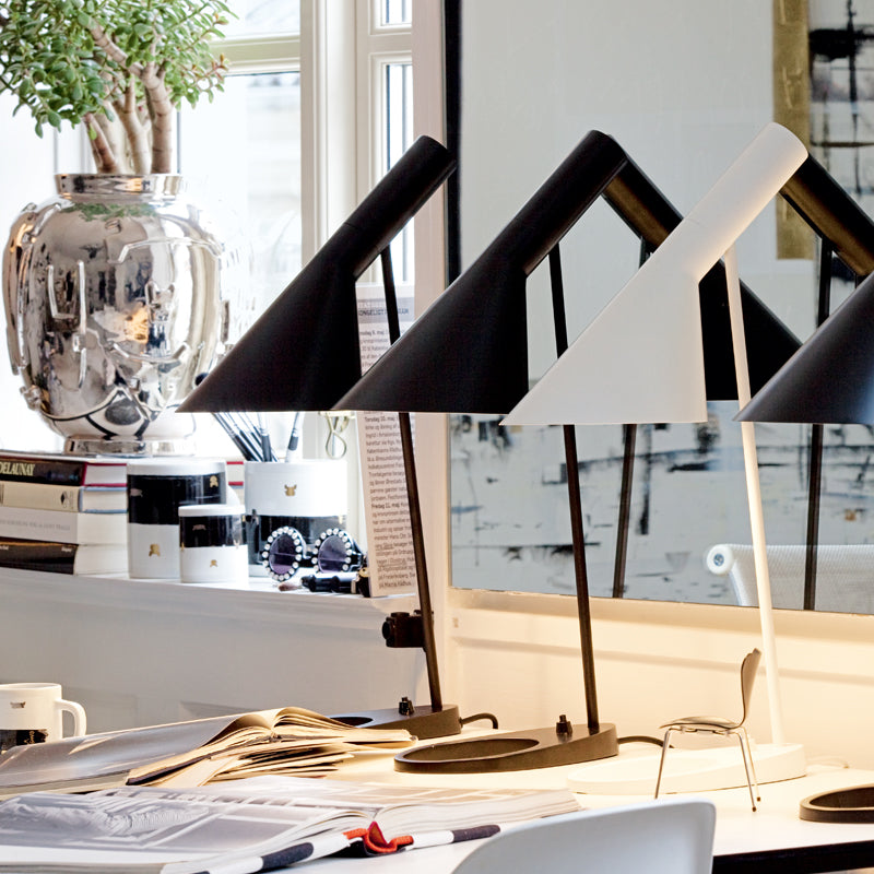 Louis Poulsen AJ Bordlampe V2 - sort