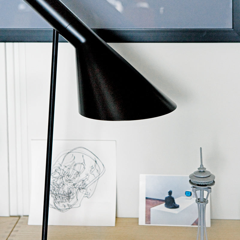 Louis Poulsen AJ Bordlampe V2 - sort