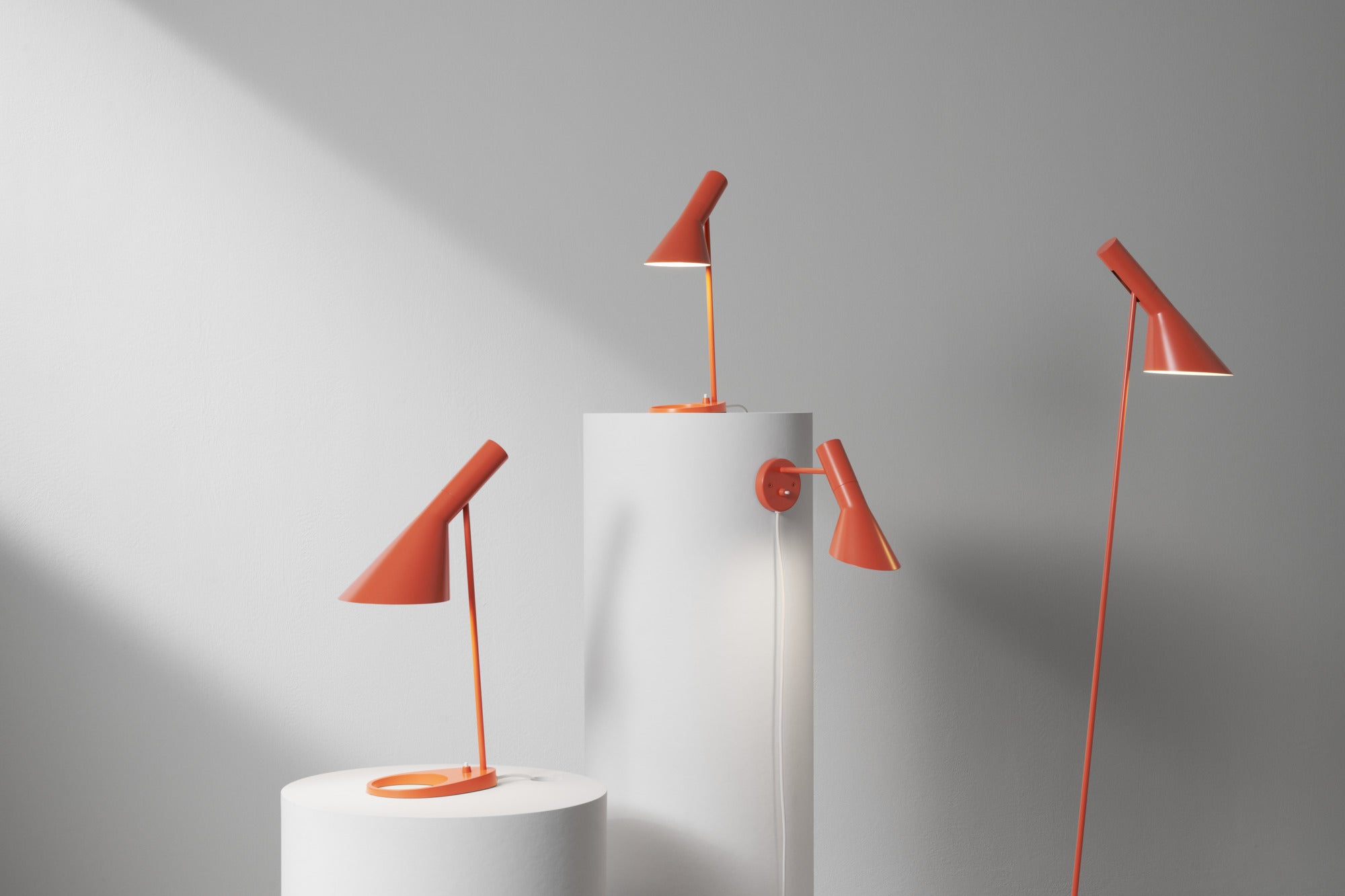 Louis Poulsen AJ Gulvlampe - Electric Orange