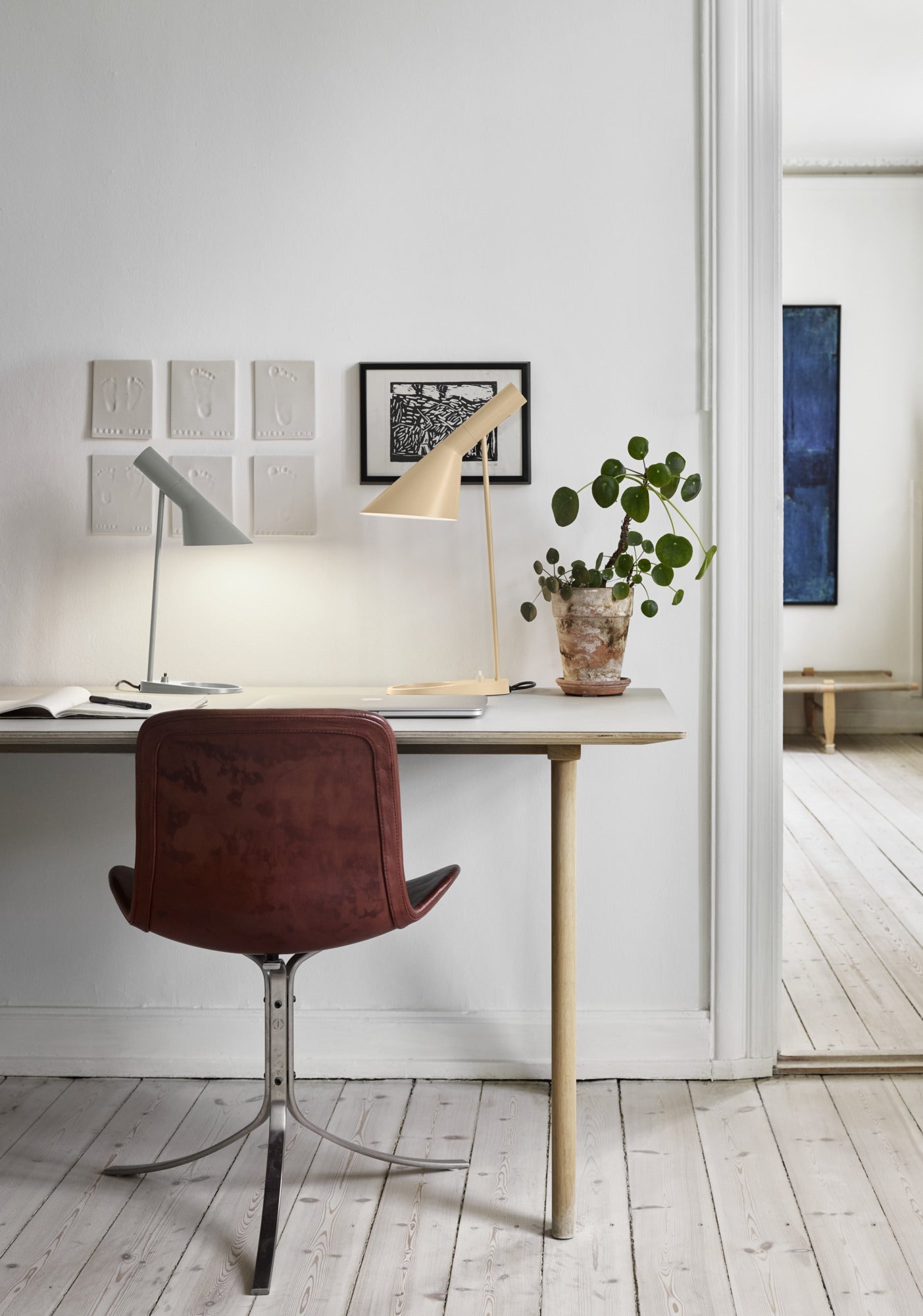 Louis Poulsen - AJ Mini Bordlampe - Dusty Blue