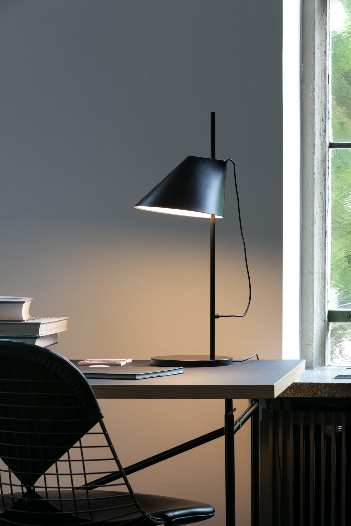 Louis Poulsen - YUH Bordlampe - Sort