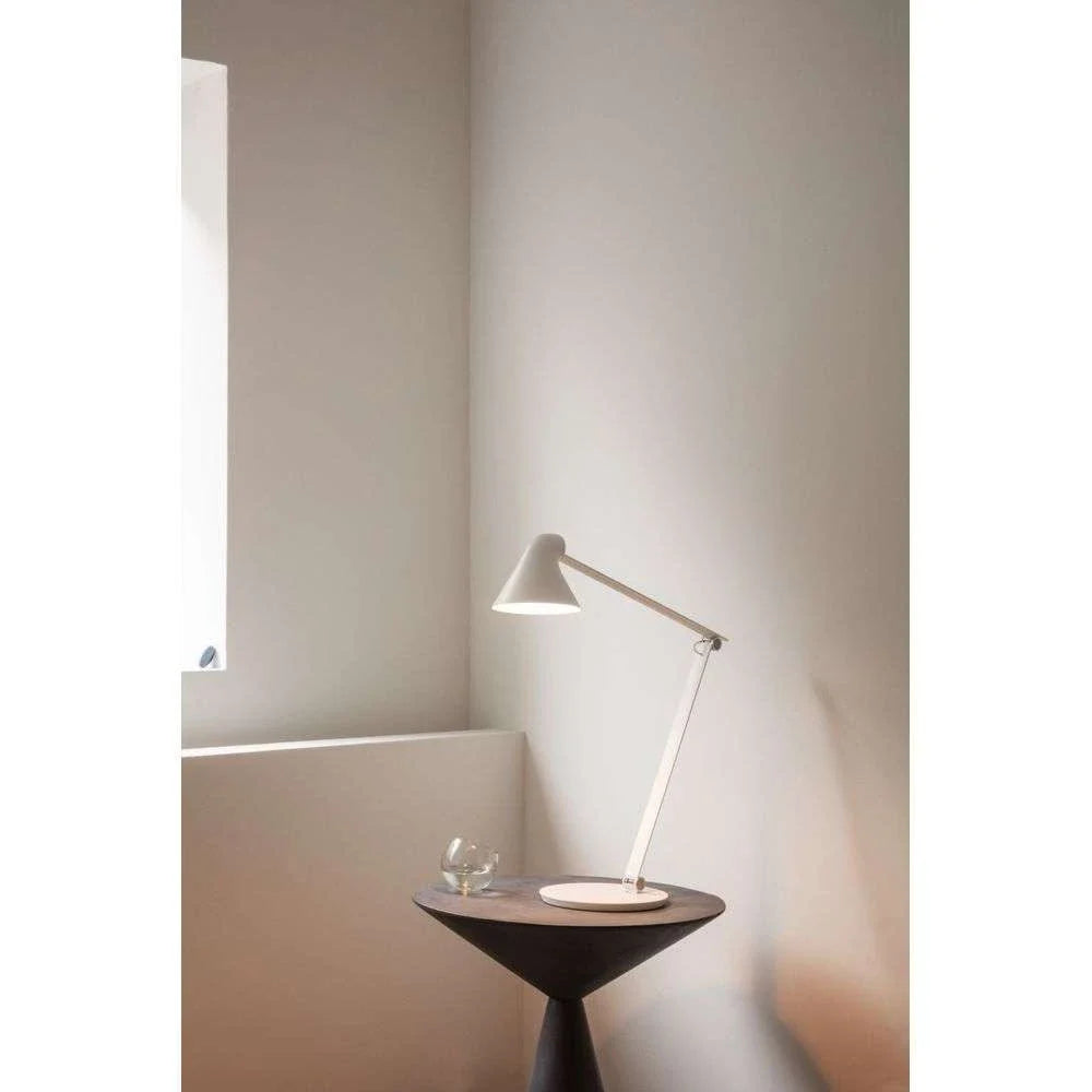Louis Poulsen NJP Bordlampe m/fod Hvid