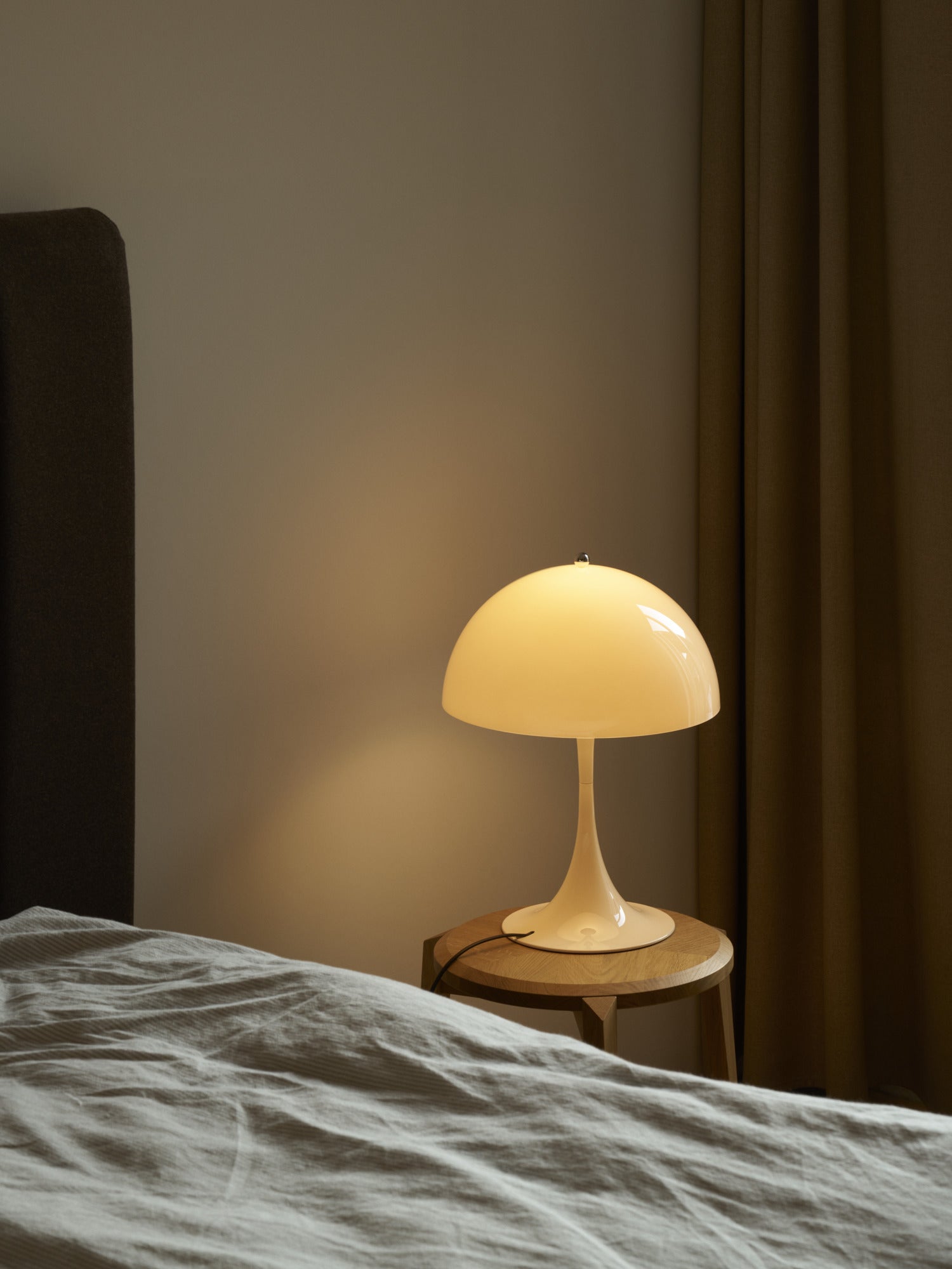 Louis Poulsen - Panthella 320 Bordlampe - Opal beige