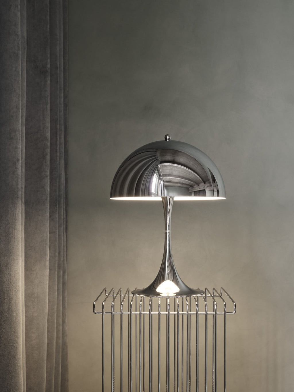 Louis Poulsen - Panthella 320 Bordlampe - Højglansforkromet