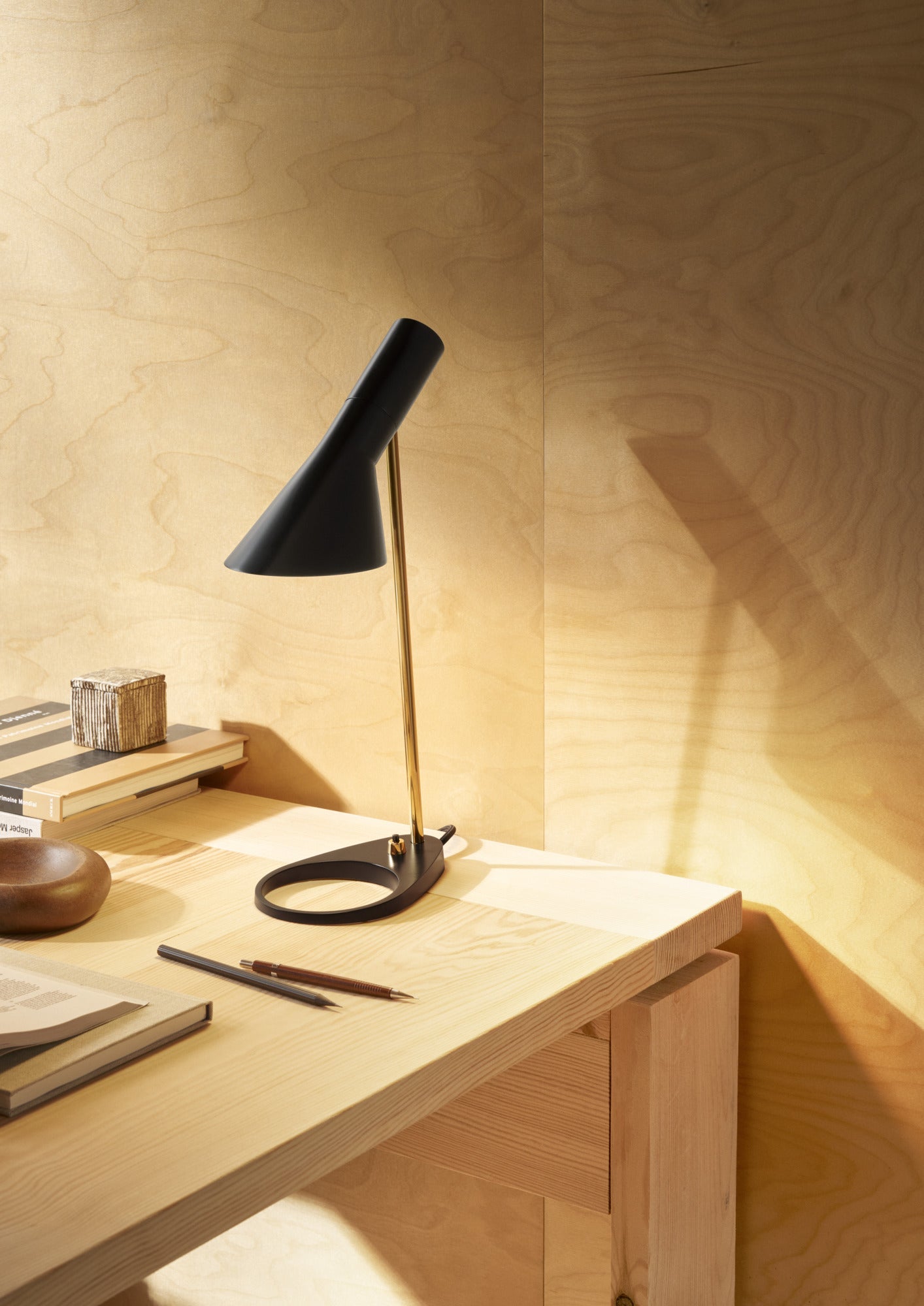 Louis Poulsen AJ Mini Bordlampe Brass/Black