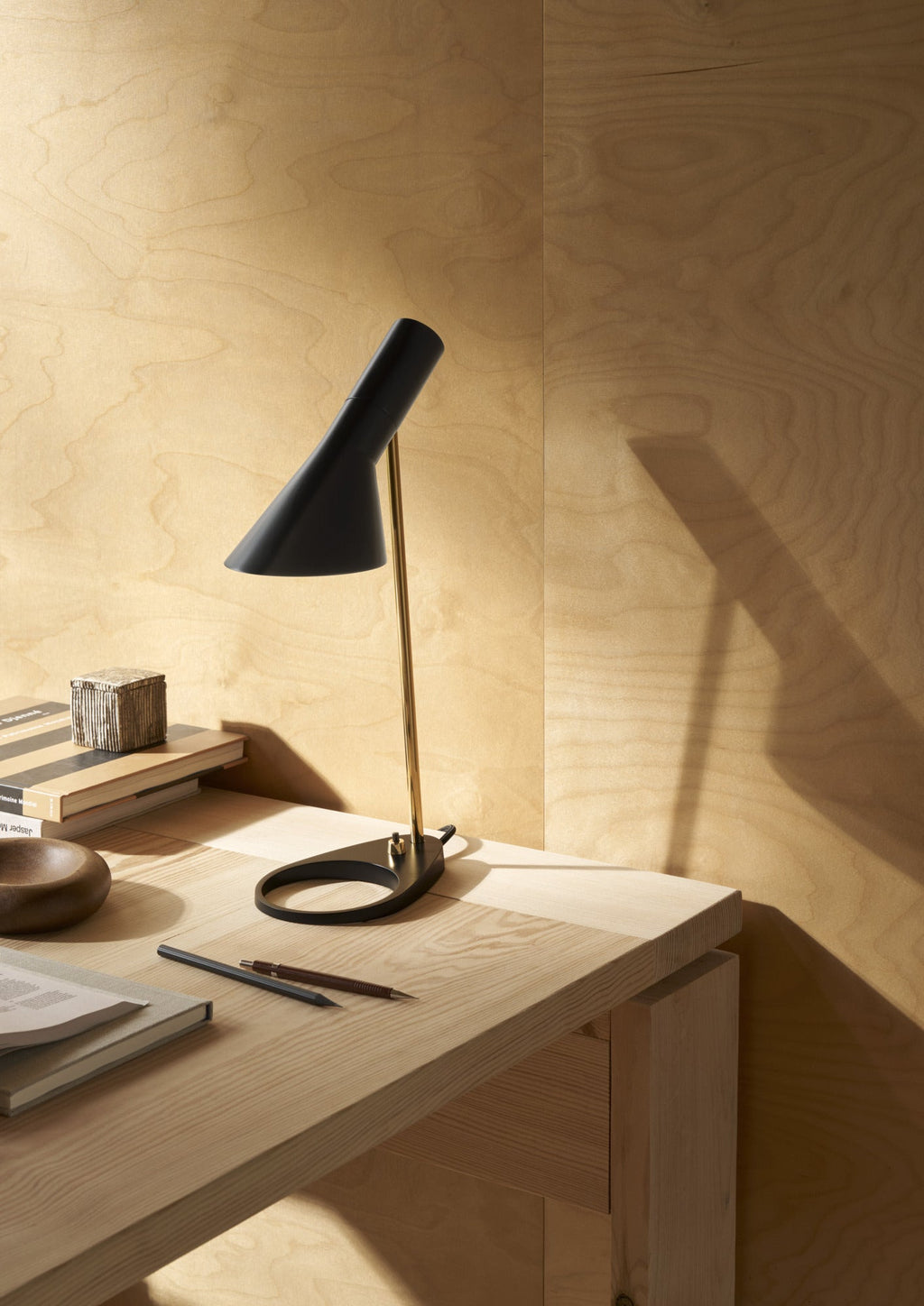 Louis Poulsen AJ Mini Bordlampe Brass/Black
