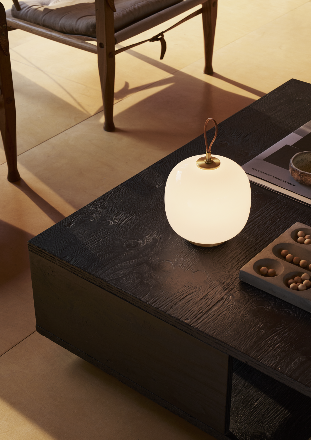 Louis Poulsen VL 45 Radiohus Genopladelig Bordlampe Messing/Rosa Glas