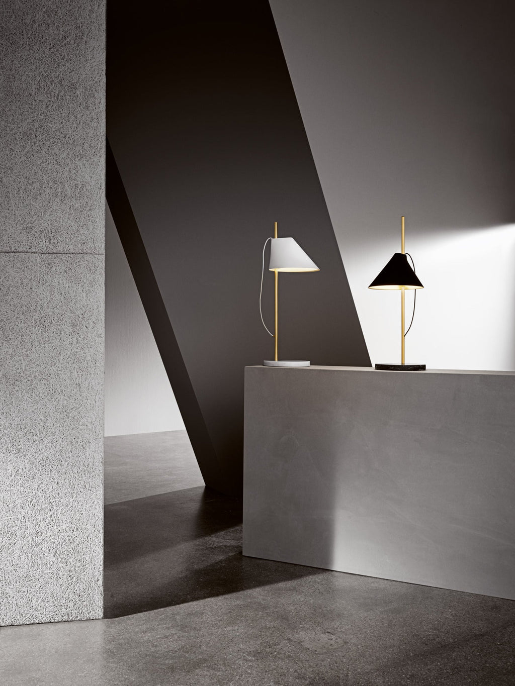 Louis Poulsen - YUH Bordlampe - Sort Marmor Fod