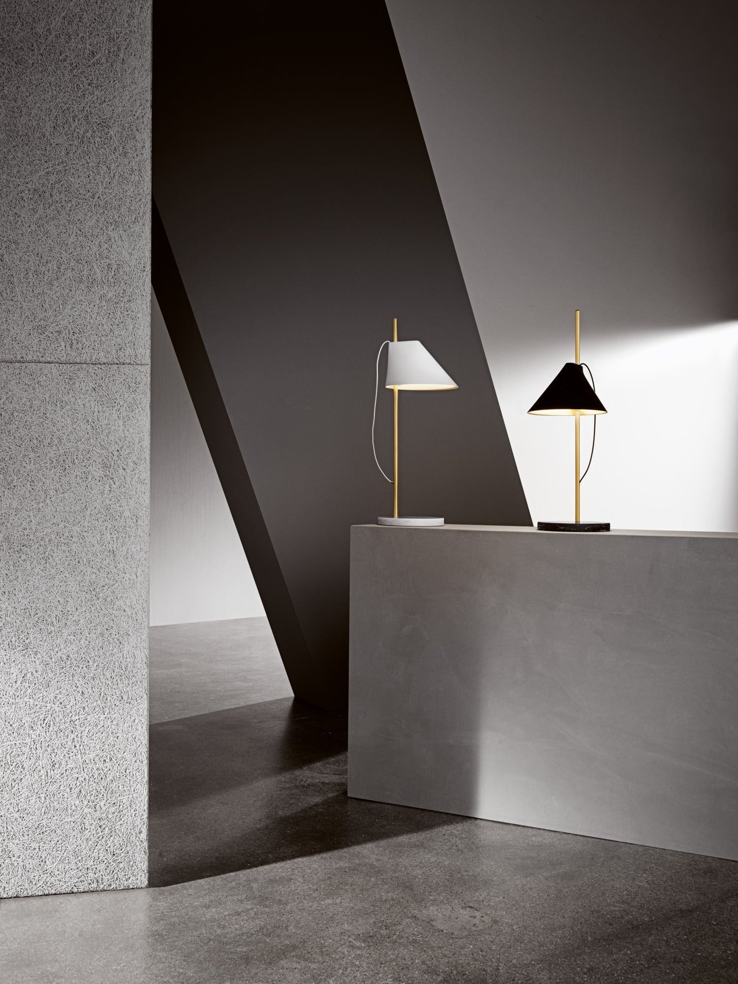 Louis Poulsen - YUH Bordlampe - Sort Marmor Fod