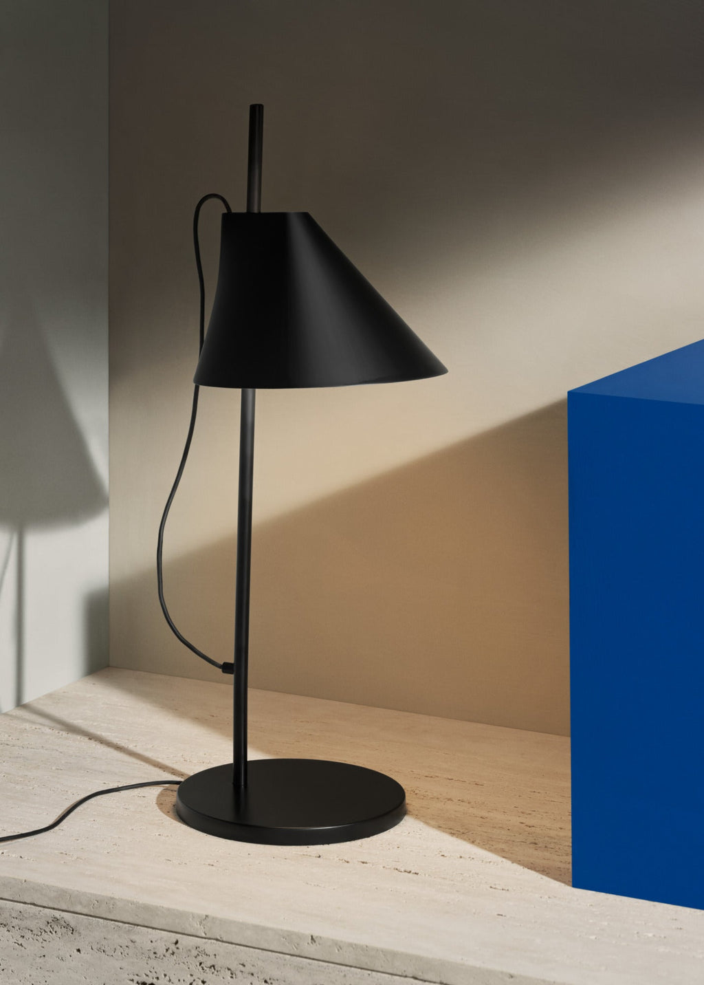 Louis Poulsen - YUH Bordlampe - Sort